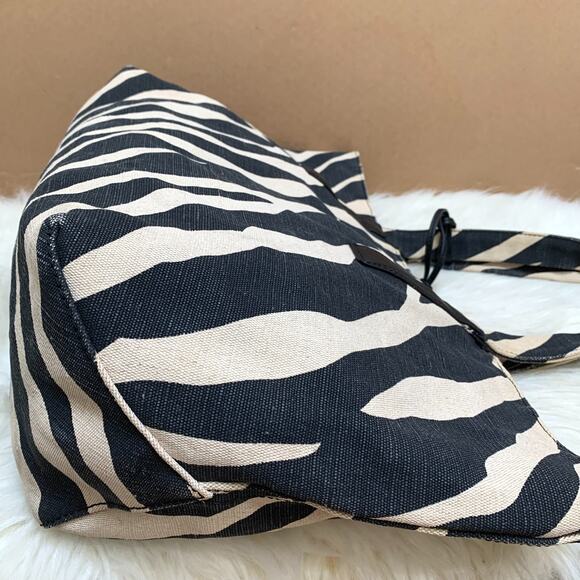 MICHAEL KORS X-Large Black/White Zebra Pattern Canvas Beach Tote Leather Trim - Picture 6 of 16